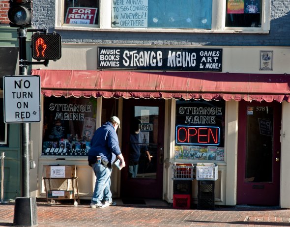Viele kleine Läden locken in Portland im US-Bundesstaat Maine zum shoppen und bummeln ein. Einer der sehenswertesten Städte in Neuengland an der Ostküste. Viele kleine Läden locken in Portland im US-Bundesstaat Maine zum shoppen und bummeln ein. Einer der sehenswertesten Städte in Neuengland an der Ostküste.