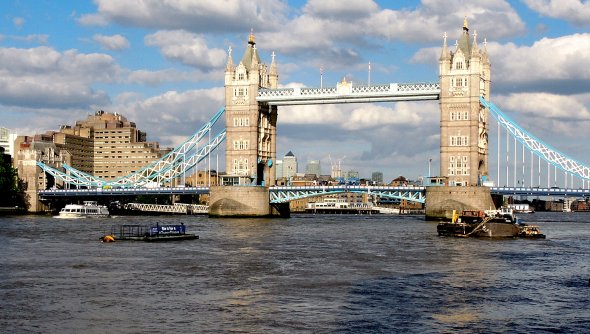 Tower Bridge, auf der linken Seite stand das Hotel Tower Bridge, auf der linken Seite stand das Hotel