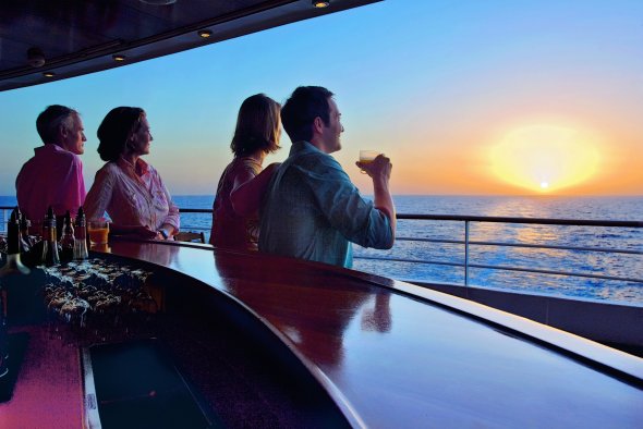 Mit einem guten Getränke den Sonnenuntergang bei AIDA Kreuzfahrt geniessen... Mit einem guten Getränke den Sonnenuntergang bei AIDA Kreuzfahrt geniessen...