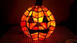 Zum Gruseln schön: Ein gläsener Halloween-Kürbis Zum Gruseln schön: Ein gläsener Halloween-Kürbis