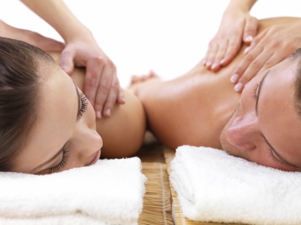 Eine wohltuende Partnermassage... Eine wohltuende Partnermassage...