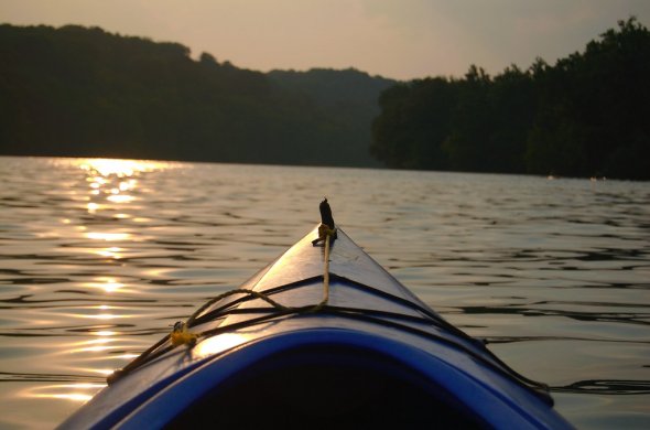 Mit dem Kayak In den Sonnenuntergang Mit dem Kayak In den Sonnenuntergang