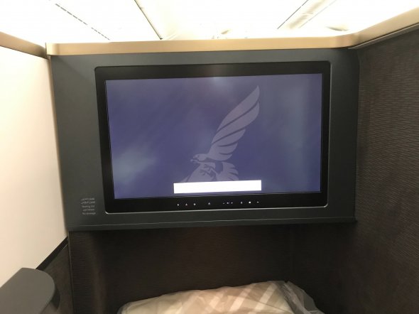 Gulf Air Business. Ein wirklich großer Bildschirm Gulf Air Business. Ein wirklich großer Bildschirm