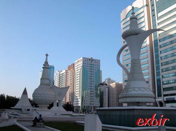 Monument in Abu Dhabi, Vereinigte Arabische Emirate. Foto: Christian Maskos