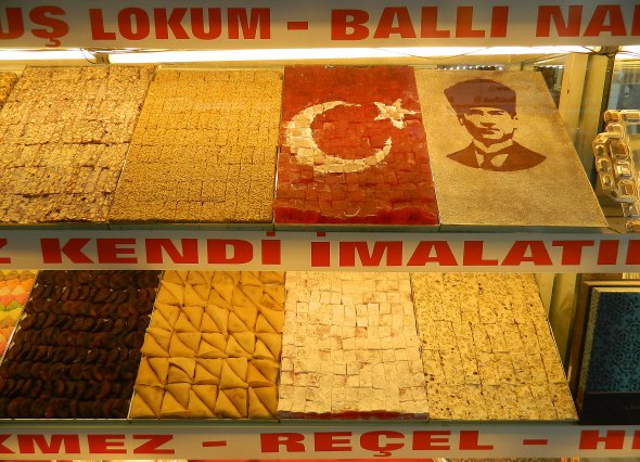 Leckereien einer Bäckerei in Adana, Türkei Leckereien einer Bäckerei in Adana, Türkei