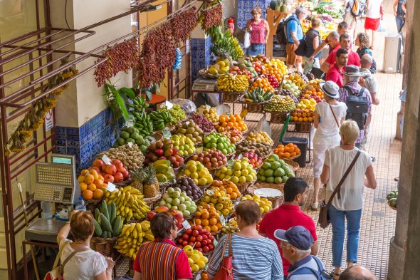 Obst auf dem Mercado dos Lavradores in Funchal, Madeira, Portugal Obst auf dem Mercado dos Lavradores in Funchal, Madeira, Portugal