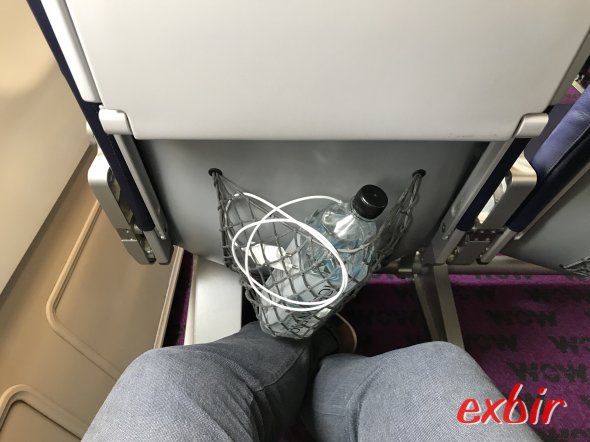 Sitzabstand auf einem XL-Sitz bei WOW Air Sitzabstand auf einem XL-Sitz bei WOW Air