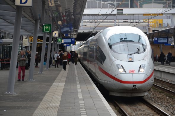 Ein ICE 3 der deutschen Bahn Ein ICE 3 der deutschen Bahn
