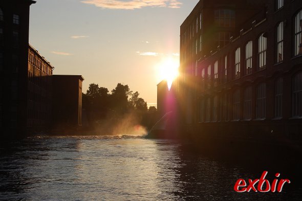 Sonnenuntergang in Tampere: Letzten Sommer war ich in Oulu, Rovaniemi, Turku,  Kuopio, Tampere und Helsinki und megabegeistert.  Am liebsten würde ich diees Jahr wieder nach Finnland. Foto: Christian Maskos