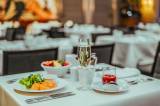 Luxus pur: Lachs und Champagner zum Frühstück Luxus pur: Lachs und Champagner zum Frühstück
