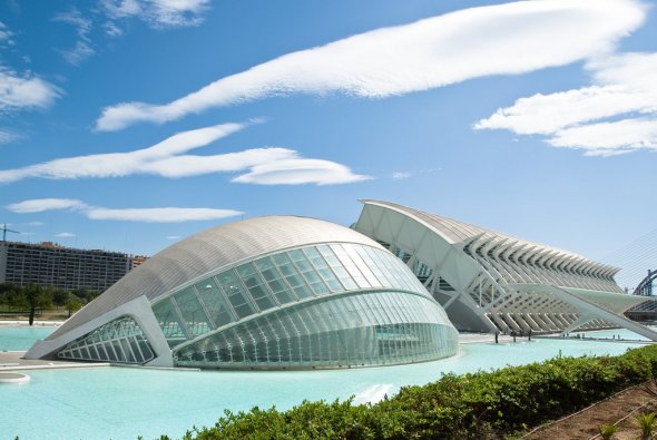 Die Ciutat de les Arts i les Ciències in Valencia - geschaffen vom Architekt Santiago Calatrava. Die Ciutat de les Arts i les Ciències in Valencia - geschaffen vom Architekt Santiago Calatrava.