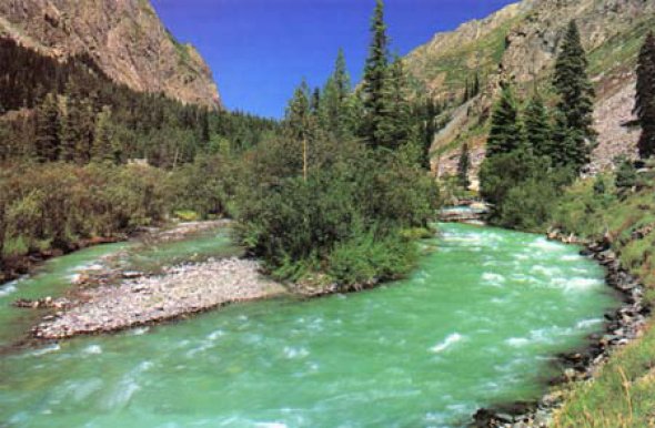 Möge die Natur in Frieden bestehen bleiben, River Swat, Kalam, Pakistan Möge die Natur in Frieden bestehen bleiben, River Swat, Kalam, Pakistan