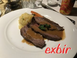 Auch 2 Hauptgänge zum Mittag- und Abendessen sind auf Kreuzfahrtschiffen absolut kein Problem. Wer großen Hunger hat, kann auch die Karte rauf und runter bestellen. Auch 2 Hauptgänge zum Mittag- und Abendessen sind auf Kreuzfahrtschiffen absolut kein Problem. Wer großen Hunger hat, kann auch die Karte rauf und runter bestellen.