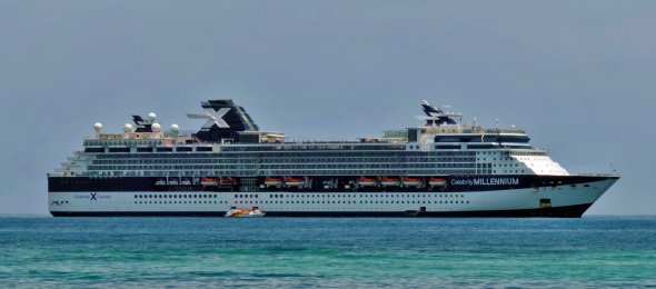 Die Celebrity Millennium von Celebrity Cruises, einer Premiumreederei Die Celebrity Millennium von Celebrity Cruises, einer Premiumreederei