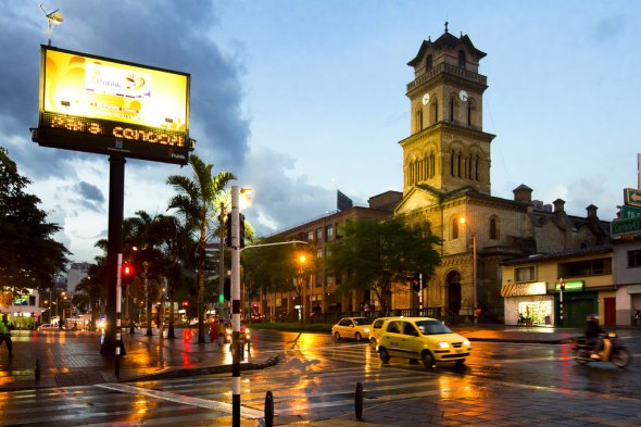 Unterwegs auf den Straßen von Medellin, der zweitgrößten Stadt von Kolumbien Unterwegs auf den Straßen von Medellin, der zweitgrößten Stadt von Kolumbien