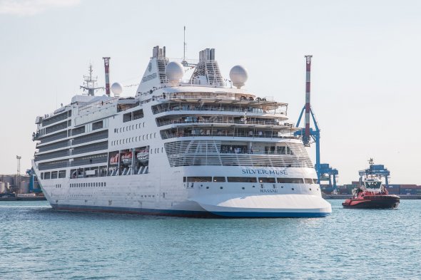 Bald bekommt die Silver Muse (Bildfoto) mit der Silver Moon ein fast baugleiches Schwesterschiff. Bald bekommt die Silver Muse (Bildfoto) mit der Silver Moon ein fast baugleiches Schwesterschiff.