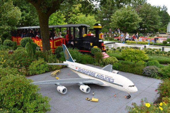 Ein A380 von Singapore Airlines aus Lego-Steinen in Billund Ein A380 von Singapore Airlines aus Lego-Steinen in Billund