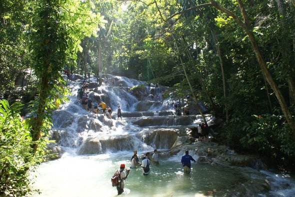 Das 'besteigen' des Dunn River Falls in Ocho Rios ist einer der Highlights dieser Reise. Aber Achtung: Gutes Schuhwerk ist verpflichtend. Das 'besteigen' des Dunn River Falls in Ocho Rios ist einer der Highlights dieser Reise. Aber Achtung: Gutes Schuhwerk ist verpflichtend.
