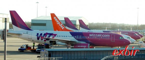 Auch mit Wizzair kann man günstig nach Istanbul oder Dubai fliegen als erste Stationen einer unvergessenen Weltreise nur mit Billigfliegern. Foto: Christian Maskos Auch mit Wizzair kann man günstig nach Istanbul oder Dubai fliegen als erste Stationen einer unvergessenen Weltreise nur mit Billigfliegern. Foto: Christian Maskos