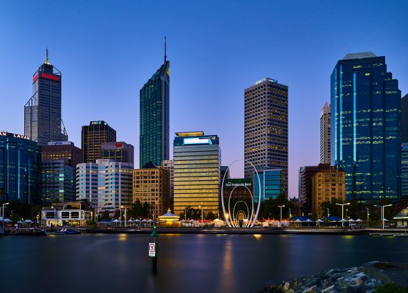 Die imposante Skyline von Perth in Australien Die imposante Skyline von Perth in Australien