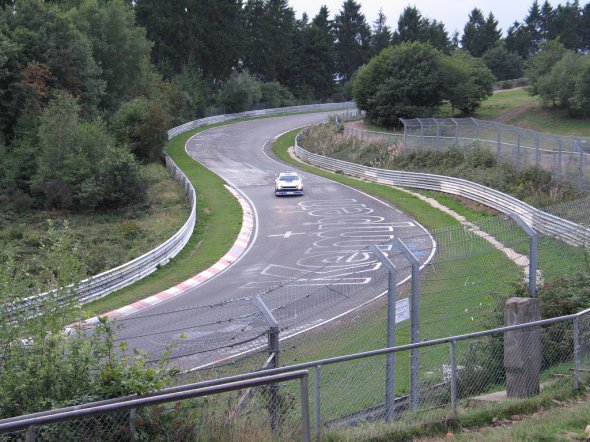 Eine Runde auf der Nordschleife ist ein Muss für alle Adrenalin-Junkies Eine Runde auf der Nordschleife ist ein Muss für alle Adrenalin-Junkies