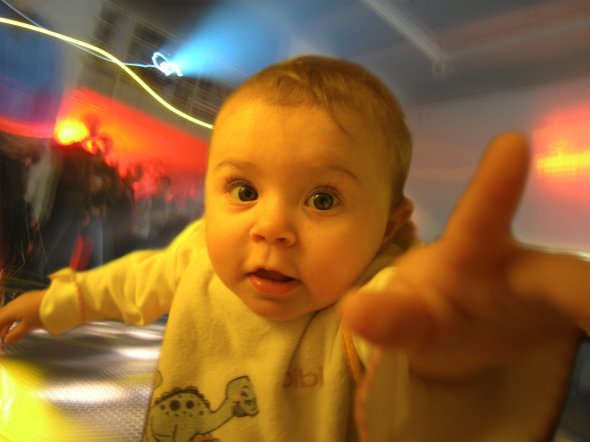 Nach einem langen Flug in die Disco. Disco Baby She feels like dancing Nach einem langen Flug in die Disco. Disco Baby She feels like dancing