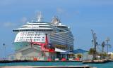 Kreuzfahrtschiff in Aruba, karibische Antillen