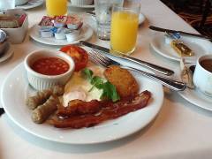 Das Frühstück könnt ihr auch aufpreisfrei im Bedienrestaurants der NCL Jade geniessen und der typischen Hektik am Buffet entgehen. Auf der Frühstückskarte gibt es zahlreiche süsse und deftige Optionen, wo sicherlich jeder fündig wird. Das Frühstück könnt ihr auch aufpreisfrei im Bedienrestaurants der NCL Jade geniessen und der typischen Hektik am Buffet entgehen. Auf der Frühstückskarte gibt es zahlreiche süsse und deftige Optionen, wo sicherlich jeder fündig wird.