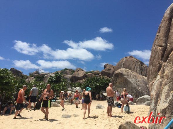 In den Virgin Gorda Baths zwischen den Felsformationen lassen sich auch tolle Bilder für Instagram schiessen ;-) In den Virgin Gorda Baths zwischen den Felsformationen lassen sich auch tolle Bilder für Instagram schiessen ;-)
