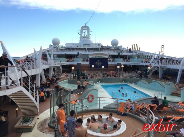 Pooldeck der MSC Preziosa