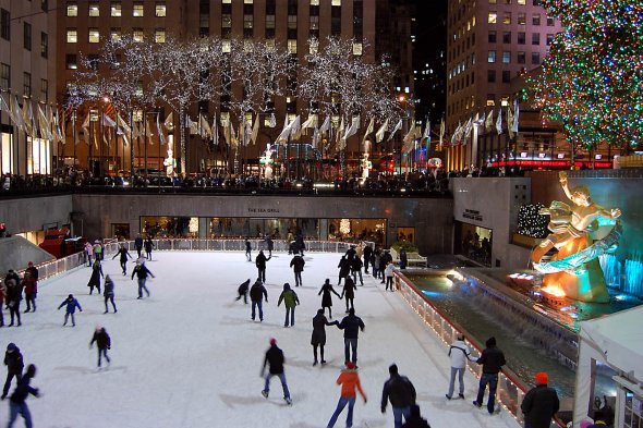 Schlittschuhläufer im Rockefeller Center. Schlittschuhläufer im Rockefeller Center.