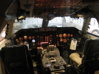 747 cockpit, Looks rustic nowadays ...
