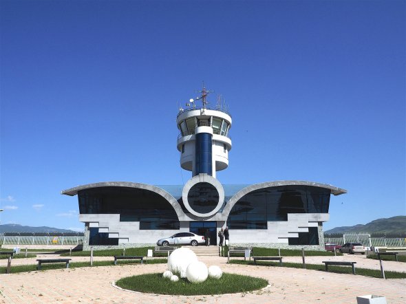 Der zur Zeit ungentzte Flughafen von Stepanakert. Arzach. Aserbaidschan droht mit Abschuss der Flieger.