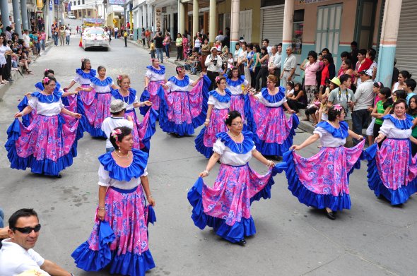 Pregón de Fiestas 2010, Desfile de Carros Alegóricos Pinas, Ecuador