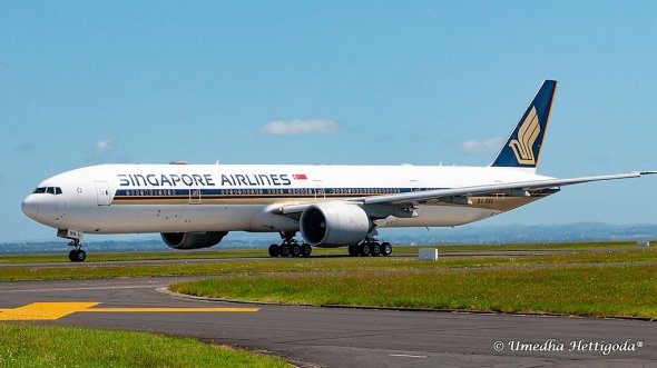 Singapore Airlines Boeing 777-300ER - 9V-SNA