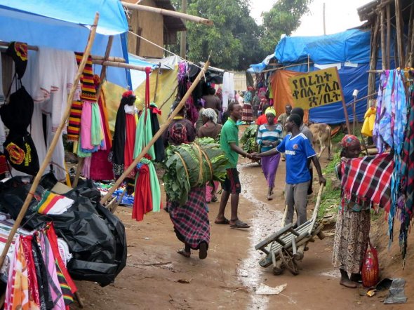 Jinka-Markt-Straßen, Äthiopien.