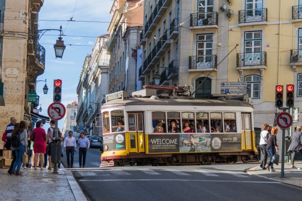 Die berühmte Tram in Lissabon