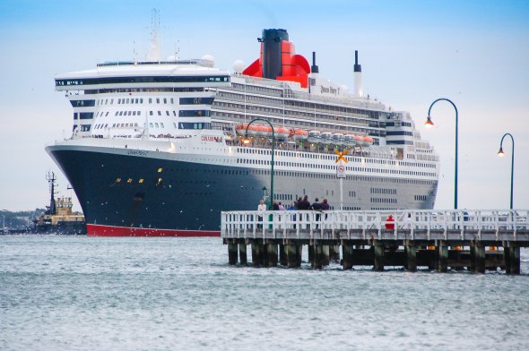 Queen Mary 2 arriving at Port Melbourne