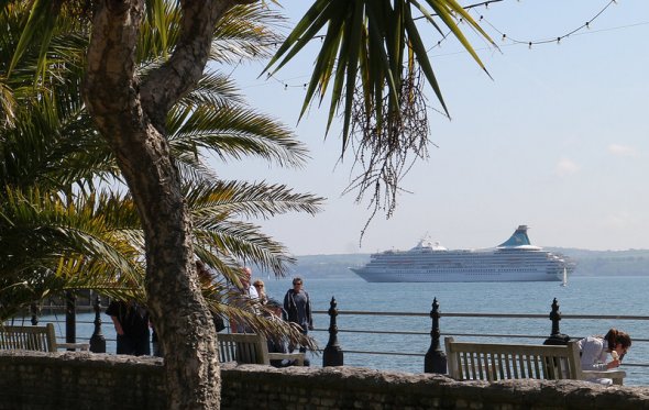 MS Amadea vor Torquay, Großbritannien.