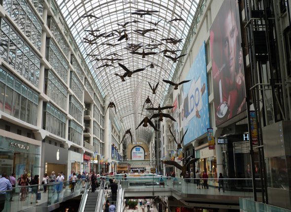 Das erstklassige Einkaufscenter Eaton Centre in Toronto