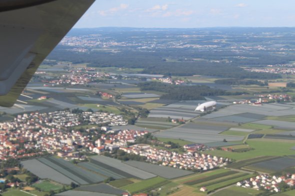 Wann sieht man mal einen Zeppelin von oben. Glück gehabt. Wann sieht man mal einen Zeppelin von oben. Glück gehabt.