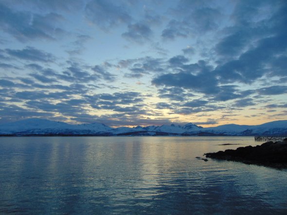 Traumhafte, endlos lange Sonnenuntergänge und Dämmerungen nördlich des Polarkreises. Traumhafte, endlos lange Sonnenuntergänge und Dämmerungen nördlich des Polarkreises.
