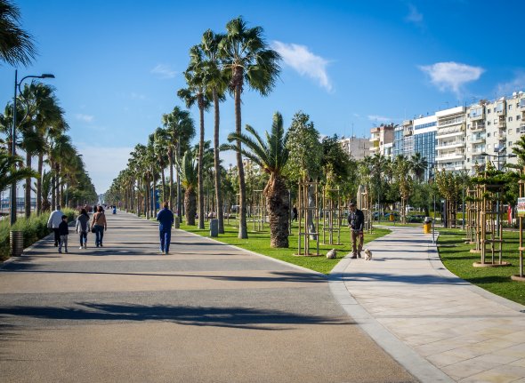 Bummeln gehen an der weitläufigen Promenade von Limassol