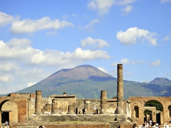 Einer der besten Ausflugsziele ab Neapel: Das Weltkulturerbe Pompeji im Golf von Neapel.