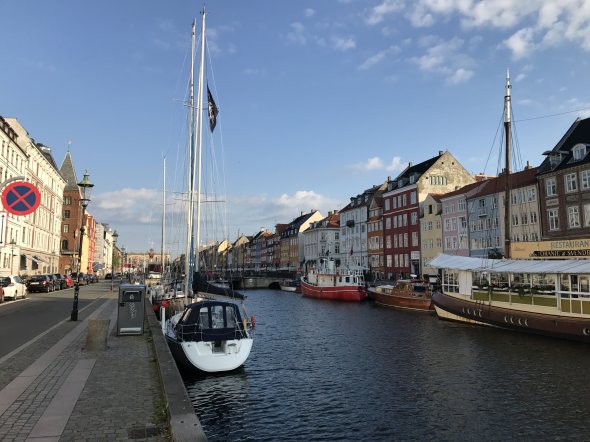 Ein beliebtes Reiseziel in der dänischen Hauptstadt Kopenhagen: Nyhavn - bekannt für die Fachwerkhäuser