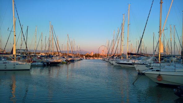 Unterwegs im Hafen der ital. Küstenstadt Pescara
