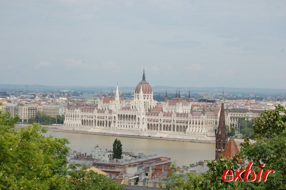 Sicht vom Burgviertel über die Donau auf das Parlament. Foto: Christian Maskos Sicht vom Burgviertel über die Donau auf das Parlament. Foto: Christian Maskos