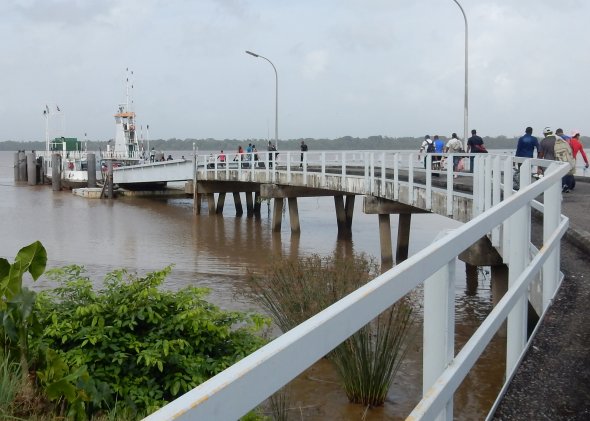 Fähre von Suriname nach Guyana.